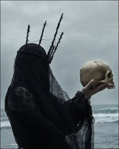 Démone nécrophage des mythes arabe et perse. Qui est-elle ?