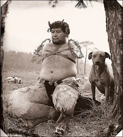 Qui est ce gros satyre grec ?