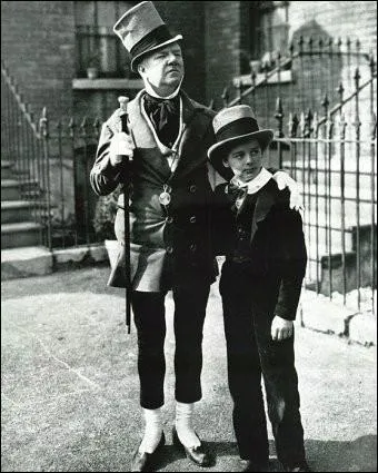 Quel artiste comique amricain, ddd le 25 dcembre 1946, a incarn un inoubliable M. Micawber dans David Copperfield (1935) ?