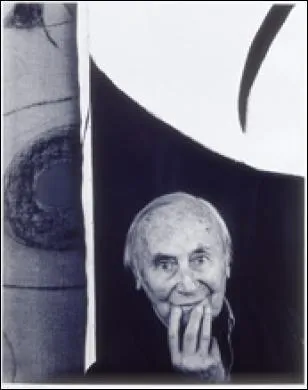 De quelle nationalit tait le peintre, sculpteur et cramiste Joan Miro, dcde le 25 dcembre 1983 ?