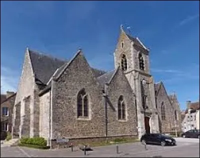 Nous sommes maintenant devant l'église Notre-Dame d'Assé-le-Boisne. Village des Pays-de-la-Loire, dans l'arrondissement de Mamers, il se situe dans le département ...
