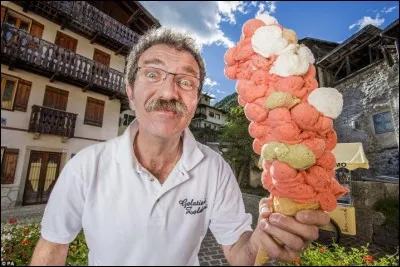 Quel est le plus grand nombre de boules de glaces superposées sur un seul cornet ?
