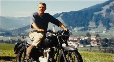 Il a composé la musique des films "Les Dix Commandements" et "La Grande Évasion". C'est :