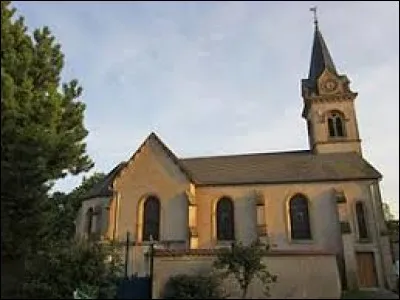 Nous sommes maintenant devant l'église Saint-Vanne de Friauville. Village lorrain, il se situe dans le département ...
