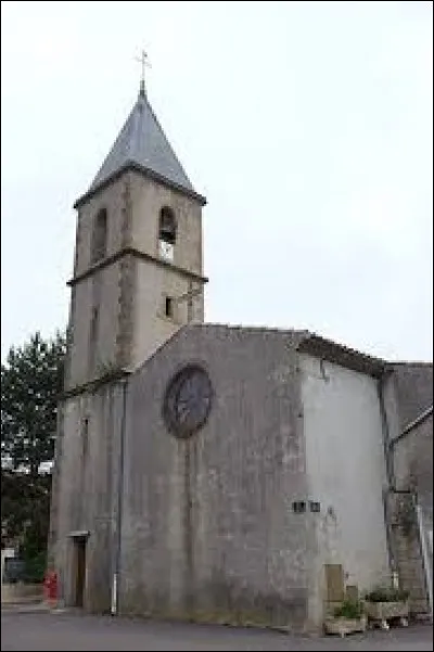 Nous sommes dans le Languedoc-Roussillon, à Peyrefitte-du-Razès. Petit village de 46 habitants, dans le val d'Ambronne, il se situe dans le département ...
