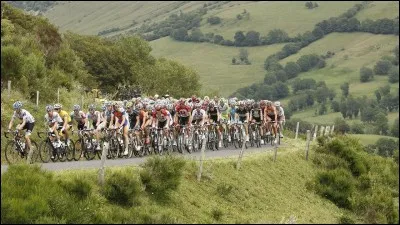 Le Tour de France 2019 aura lieu du ___ au ___ juillet.