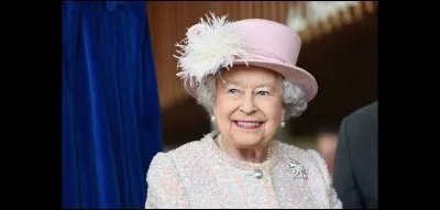 En 2019, la reine Elizabeth II a environ...
