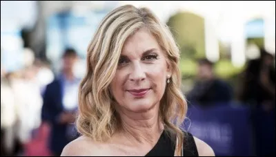 En 2001, elle donne la réplique à Michèle Laroque dans ...