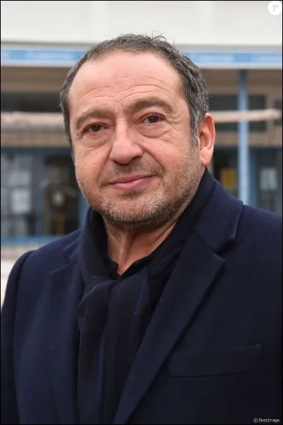 Elle est professeur de lycée lesbienne dans un film avec Patrick Timsit nommé ...