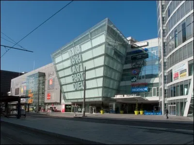 Quelle est la superficie du centre commercial de La Part-Dieu ?