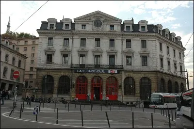 En quelle ann&eacute;e la gare de Lyon Saint-Paul a-t-elle &eacute;t&eacute; ouverte dans le 5e arrondissement ?