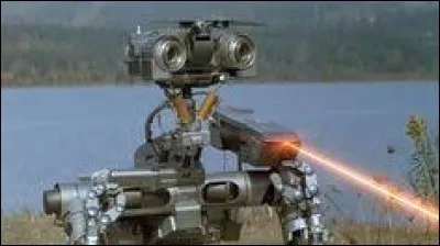 Quel est le nom initial de ce robot qui tient le rôle principal dans le film "Short Circuit" ?