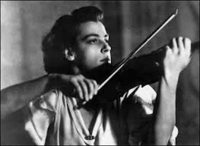 Cette violoniste française, qui avait fait ses débuts en concert à 7 ans et collectionné ensuite de nombreux prix est morte à 30 ans dans un accident aérien le 28 octobre 1949. C'est ...