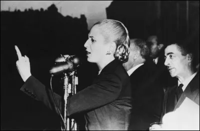 Cette actrice, puis femme politique argentine, femme du président élu, très populaire, a joué un rôle actif pour l'égalité des droits jusqu'à sa mort prématurée en 1952, à 33 ans. C'est ...
