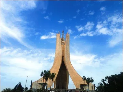 En quelle année le mémorial du Martyr a-t-il été construit à Alger ?