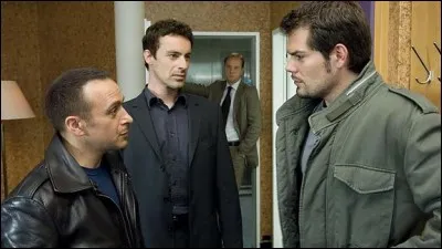 Lors de ce même épisode, Semir projette de partir en week-end avec sa femme et sa fille. Mais qu'a prévu de faire Chris ?