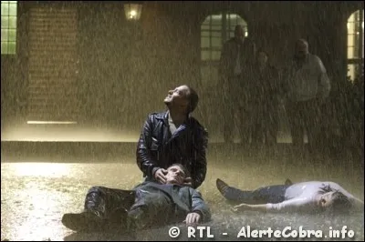 Au cours d'un épisode saison 23, on voit des photos de Tom mort? Pourquoi voit-on ces photos ?