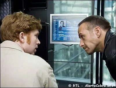 Comment Chris apprend-il la mort de son patron Bernard Simon ?