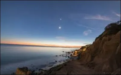 En 2013 m'est venue une profonde passion pour l'astronomie. J'ai observé mon premier astre avec mon grand-père, c'est lui qui m'a donné tous ses secrets avant de partir rejoindre ma grand-mère, là-haut. Cet astre, il l'appelait "Étoile du Berger".