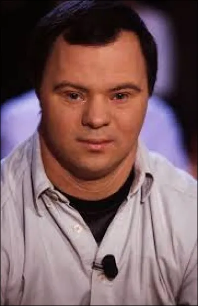 Le 14 août 2014 mon petit frère est né. Nous fûmes choqués d'apprendre qu'il était atteint de trisomie 21. Aujourd'hui il rêve de faire le même métier que son idole ; Pascal Duquenne, aussi atteint de cette maladie.