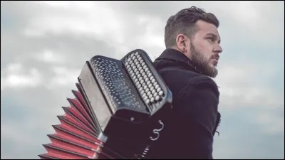 ''Un peu de rêve'' est une chanson que Claudio Capéo chante en duo avec la chanteuse qui avait accompagné Diam's dans ''Confessions nocturnes'' en 2006. Quel est son nom ?