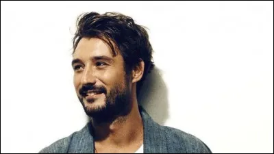 Jérémy Frérot chante ''Tu donnes'' en solo. Comment s'appelle le chanteur avec qui il a débuté ?