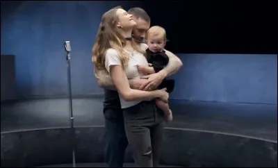 Dans le clip de ''Girls Like You'' du groupe Maroon 5, le chanteur, Adam Levine, termine avec son épouse et sa fille Dusty dans les bras. Comment peut-on traduire ce prénom ?