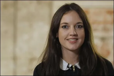 ''Alright'' est une chanson de Jain, une jeune chanteuse qui a pris ce pseudo en référence au jaïnisme. Quelle religion en est très proche ?