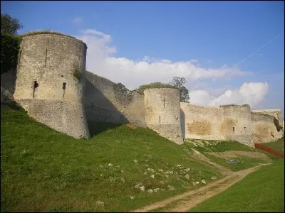 Nous pouvons trouver dans ce merveilleux patrimoine, le ch&acirc;teau de Coucy. Depuis quelle ann&eacute;e est-il class&eacute; monument historique en France ?