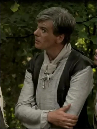 Quel est le nom de l'espion embauché par Arthur dans le Livre 4 ?