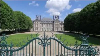 Nous sommes en Ile-de-France &agrave; l'entr&eacute;e du ch&acirc;teau de Saint-Jean-de-Beauregard. Village agricole du parc naturel r&eacute;gional de la Haute Vall&eacute;e de Chevreuse, il se situe dans le d&eacute;partement ...
