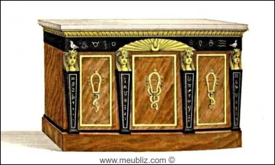En quoi cette commode à vantaux est-elle caractéristique du nouveau style oriental imposé par Napoléon Bonaparte ?