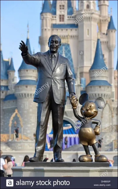 Comment s'appelle le fondateur du parc Disney ?