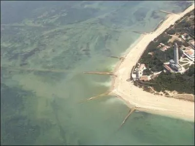 Sur quelle le se trouve le port de La Flotte et le phare des Baleines ?