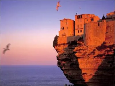 Quel chef-lieu de canton est la ville corse la plus au Sud ?