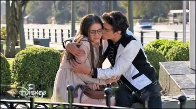 Nina est amoureuse de...