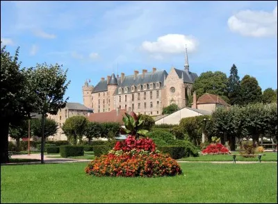 En parlant de cette commune, une figure de style est &agrave; l'honneur de son ch&acirc;teau.Saurez-vous d&eacute;nicher la d&eacute;finition de cette figure de style ?