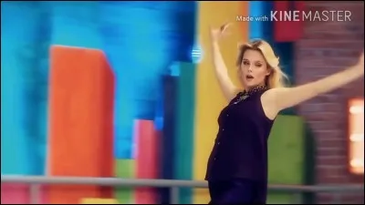 Quelle est la couleur du pull d'Ambre ?