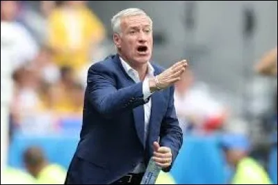 Dans quelle équipe termine-t-il sa carrière en 2000-2001 ?