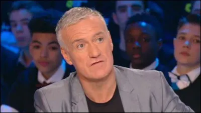 Sur quelle chaîne devient-il consultant de 2006 à 2009 ?