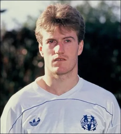 Dans quel club a-t-il joué pour la première fois en junior ?