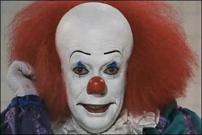 Il y a les clowns, Augustes et clowns blancs, et il y a les clowns maléfiques, nés de l'imagination de scénaristes. Mais il existe bien une peur des clowns, qui prend quel nom ?