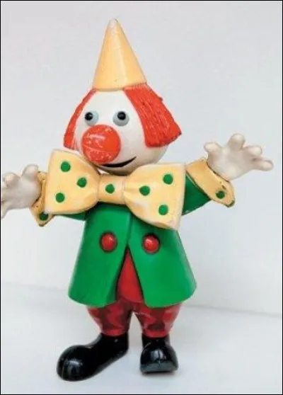 Ce personnage animé, un clown blanc faisant partie d'un cirque ambulant, a lui aussi enchanté des générations d'enfants... Trotte, trotte, ma jument, vole tu as des ailes... Qui est-il ?