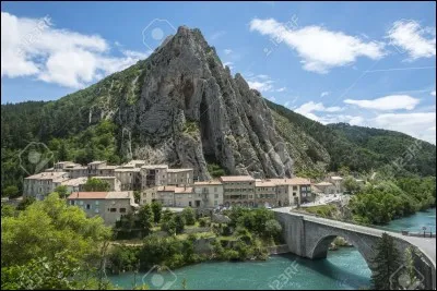 Combien y a-t-il de communes dans ce département ?