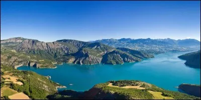 Vous savez peut-&ecirc;tre que les Hautes-Alpes est le d&eacute;partement ayant l'altitude moyenne la plus &eacute;lev&eacute;e comme l'indique son nom. Quelle portion de la surface d&eacute;passe les 2 000 m&egrave;tres ?