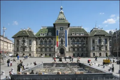 Cette ville du sud de la Roumanie, dans le sud du pays, peupl&eacute;e de 260 000 habitants, c'est :