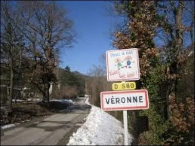 Nous sommes en Auvergne-Rh&ocirc;ne-Alpes, &agrave; l'entr&eacute;e de V&eacute;ronne. Petit village de 43 habitants, il se situe dans le d&eacute;partement ...