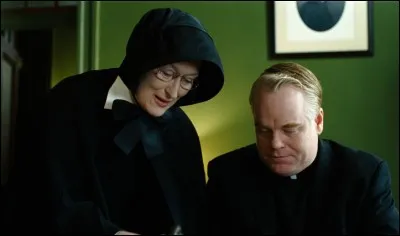 Meryl Streep est Soeur Aloysius dans le film "Doute", dont le sujet est... ?