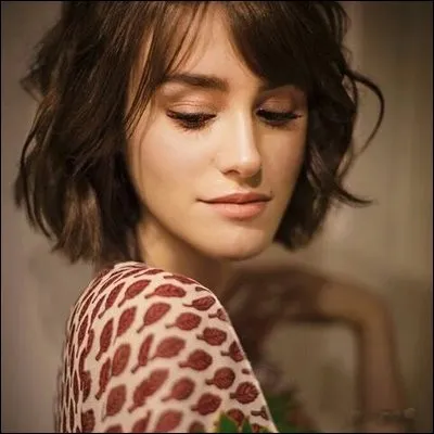 Elle est interprétée par :