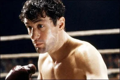 Raging Bull est un film biographique, réalisé par Martin Scorsese et sorti en 1980, qui retrace la vie du boxeur Jake LaMotta. Quel acteur incarne LaMotta ?